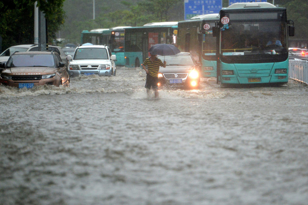 食品傳送帶廠家：廣東強(qiáng)降雨，你的快遞還好嗎