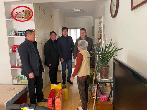 輸送帶廠家：官方調(diào)查困難戶家中擺放高檔酒是怎么回事？