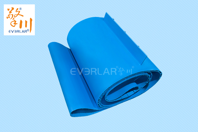 易清潔TPU加擋板輸送帶藍色食品級防溢抗污生產(chǎn)線設(shè)備傳送帶