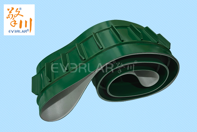 綠色PVC輸送帶加擋板雙導(dǎo)條精準(zhǔn)導(dǎo)向防掉落化工建材涂裝線(xiàn)工業(yè)皮帶