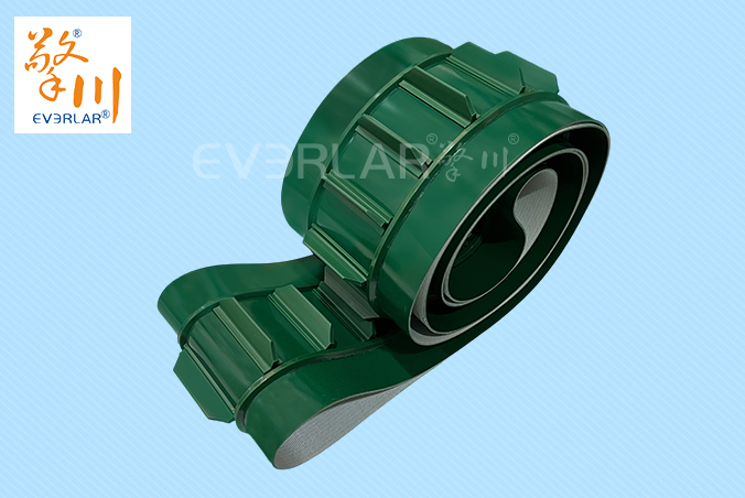 綠色PVC輸送帶加擋板雙導(dǎo)條精準(zhǔn)導(dǎo)向防掉落化工建材涂裝線(xiàn)工業(yè)皮帶