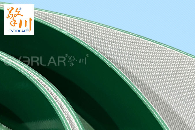 綠色PVC輸送帶加擋板雙導(dǎo)條精準(zhǔn)導(dǎo)向防掉落化工建材涂裝線(xiàn)工業(yè)皮帶