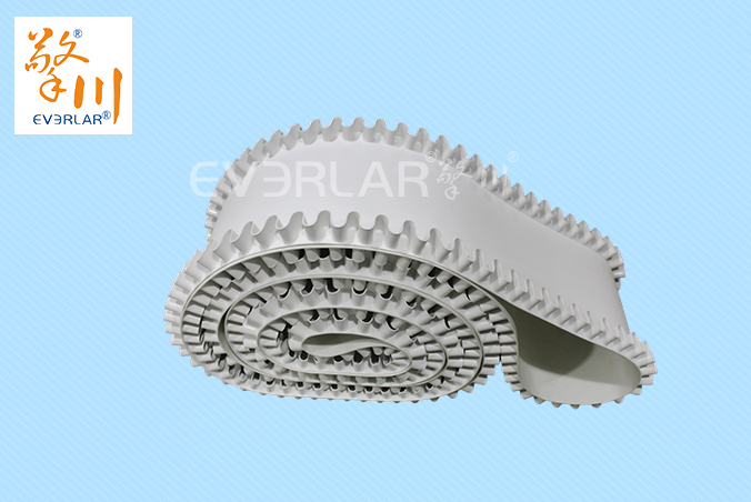 白色PU輸送帶加裙邊食品級耐油食品醫(yī)藥分揀輸送機(jī)皮帶廠家定制