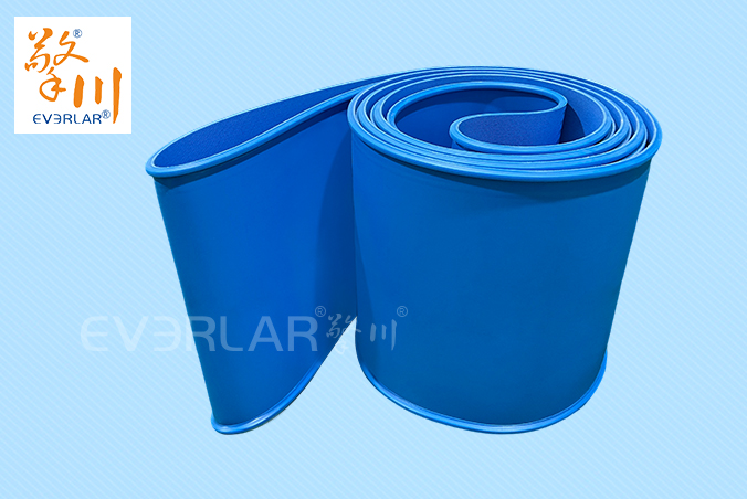 PU輸送帶加導條耐磨耐油食品級藍色啞光傳送帶食品包裝生產(chǎn)線皮帶