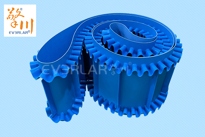 藍(lán)色啞光PU輸送帶加擋板裙邊導(dǎo)條食品級自動化生產(chǎn)線定制提升機(jī)工業(yè)皮帶