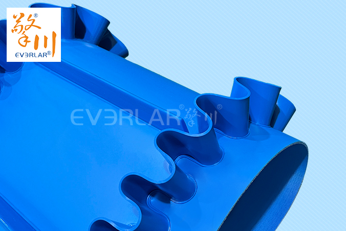 藍色啞光PU輸送帶加擋板裙邊導條食品級自動化生產(chǎn)線定制提升機工業(yè)皮帶