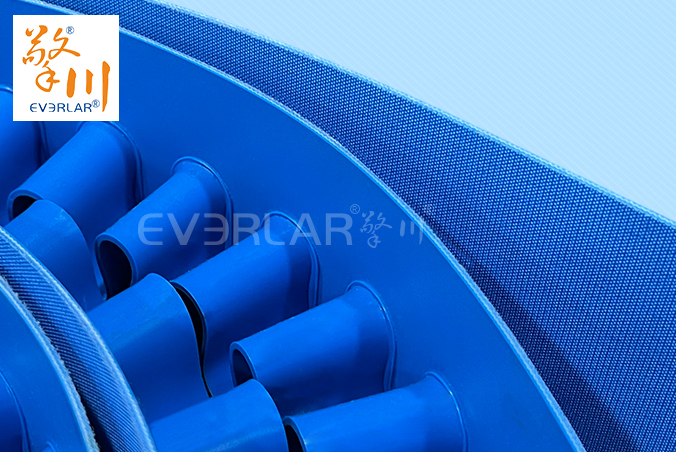 藍色啞光PU輸送帶加擋板裙邊導條食品級自動化生產(chǎn)線定制提升機工業(yè)皮帶